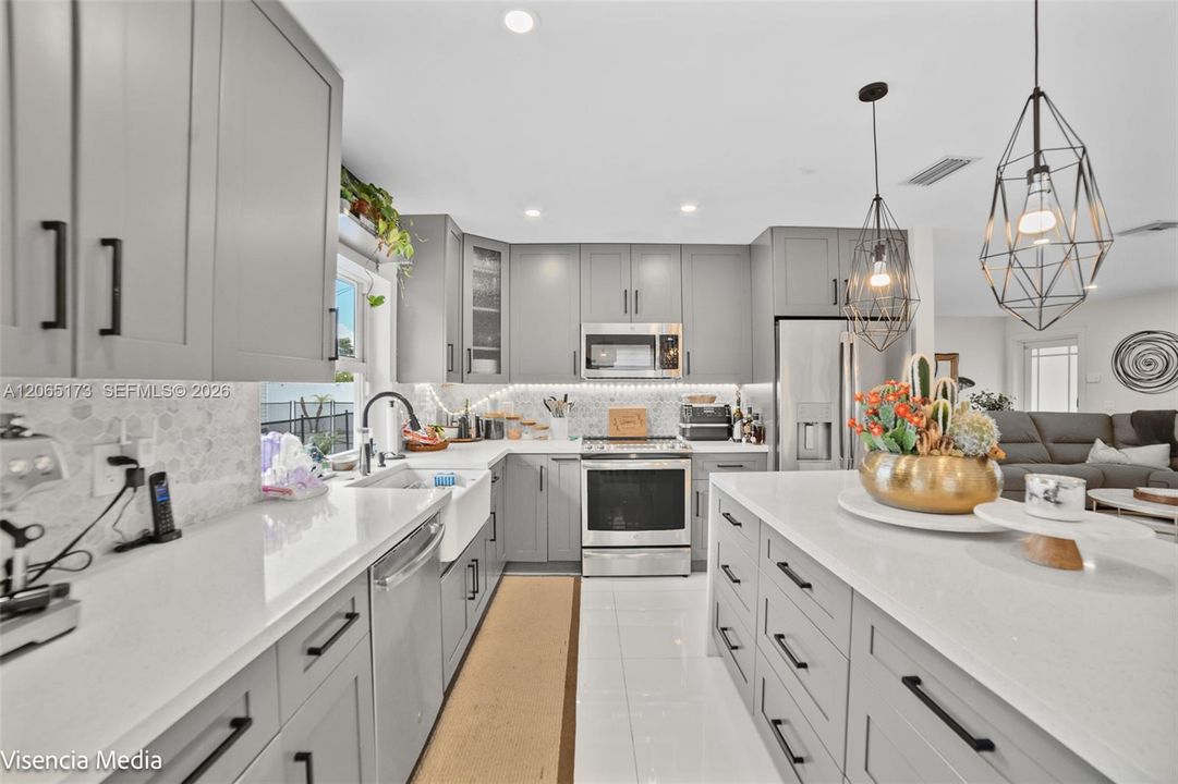 For Sale: $810,000 (3 beds, 2 baths, 1533 Square Feet)
