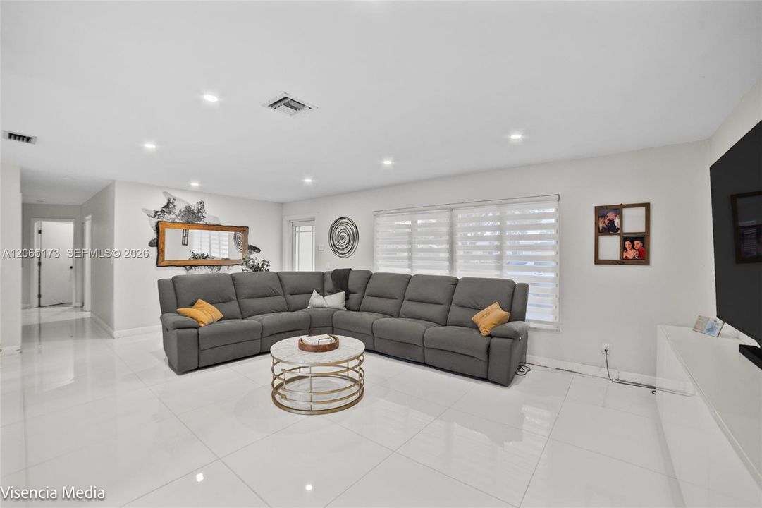For Sale: $810,000 (3 beds, 2 baths, 1533 Square Feet)