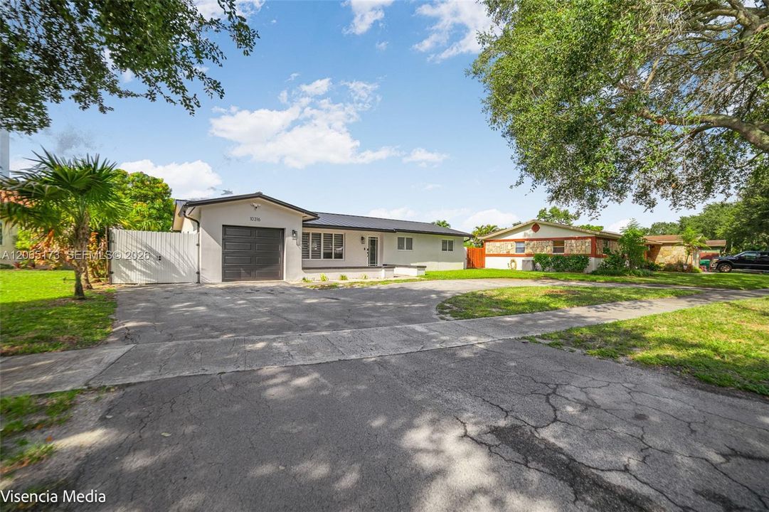 For Sale: $810,000 (3 beds, 2 baths, 1533 Square Feet)