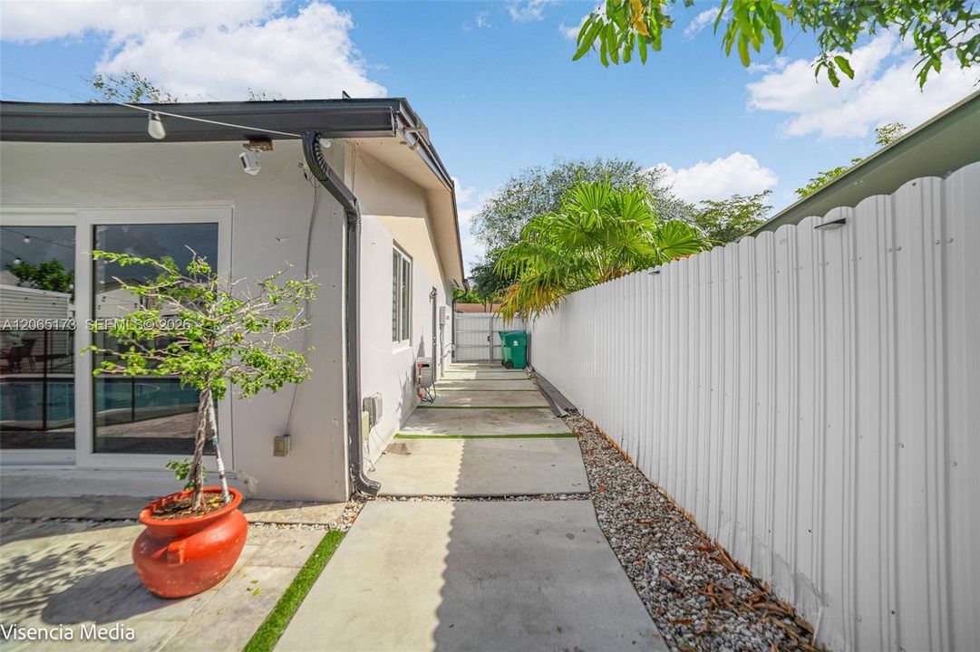 For Sale: $810,000 (3 beds, 2 baths, 1533 Square Feet)