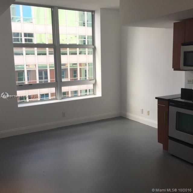 For Rent: $1,975 (1 beds, 1 baths, 594 Square Feet)