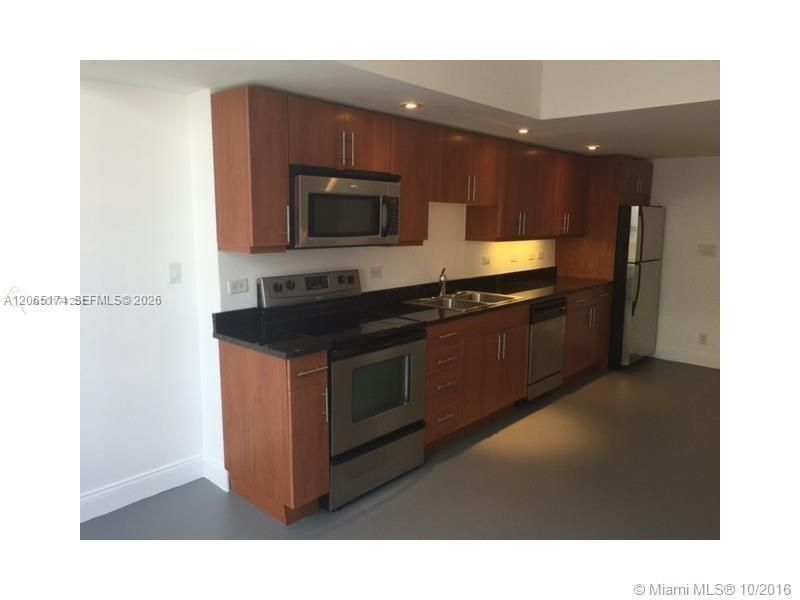 For Rent: $1,975 (1 beds, 1 baths, 594 Square Feet)