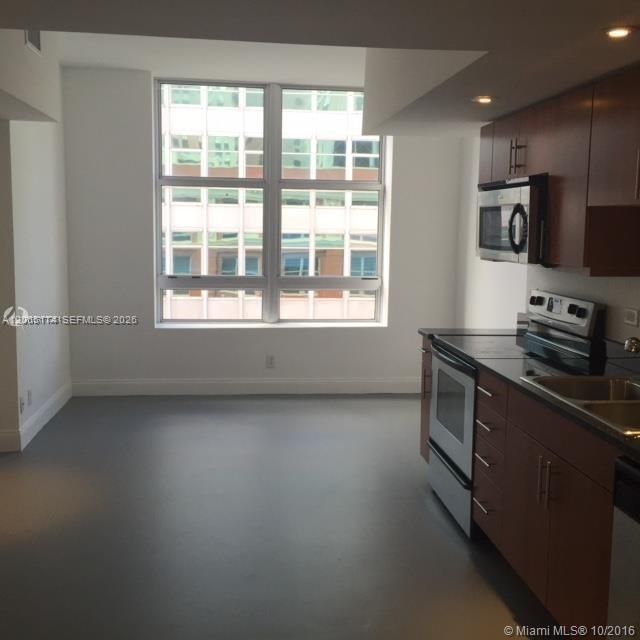 For Rent: $1,975 (1 beds, 1 baths, 594 Square Feet)