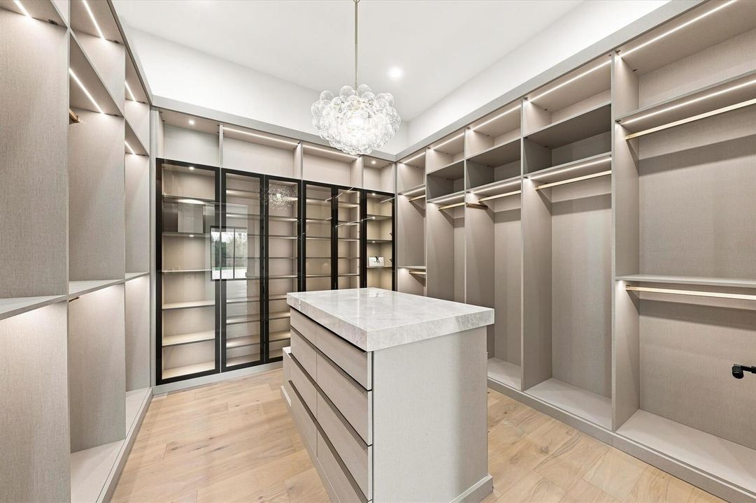 Her's Closet