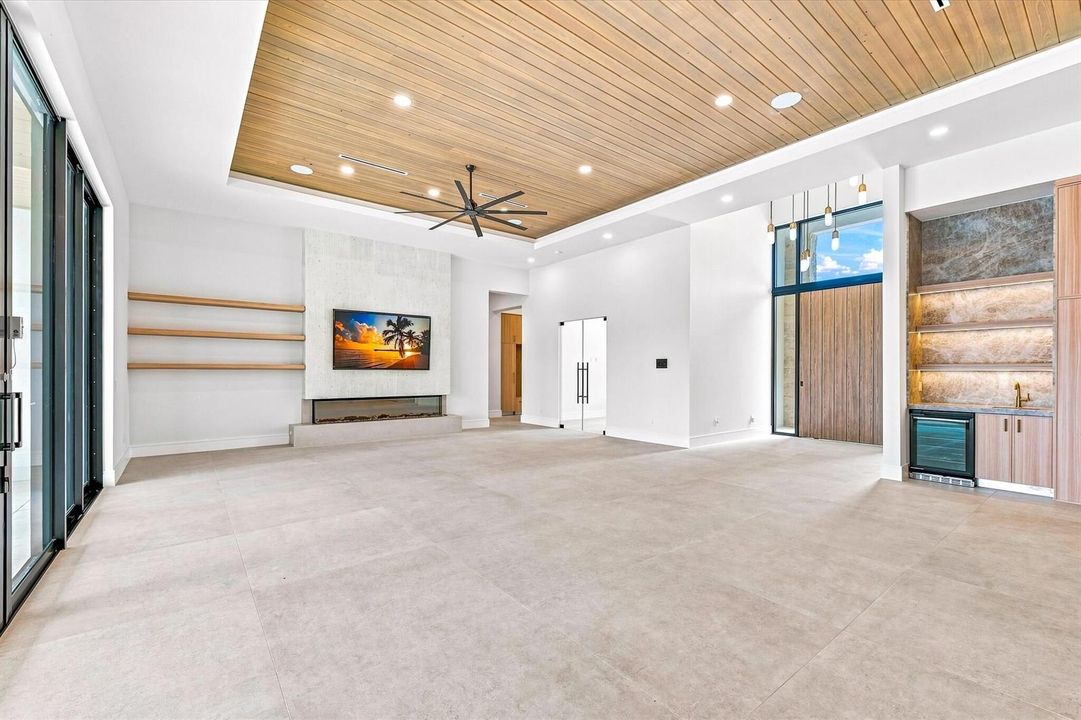 Living Room/ Dinning