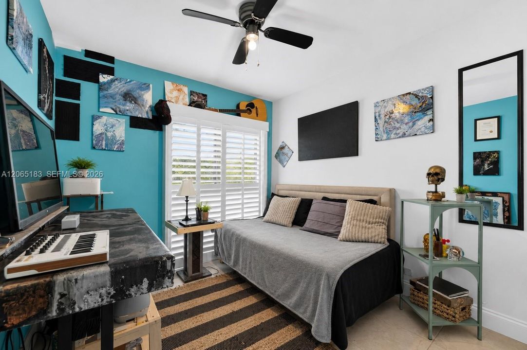 For Sale: $215,000 (3 beds, 2 baths, 1160 Square Feet)