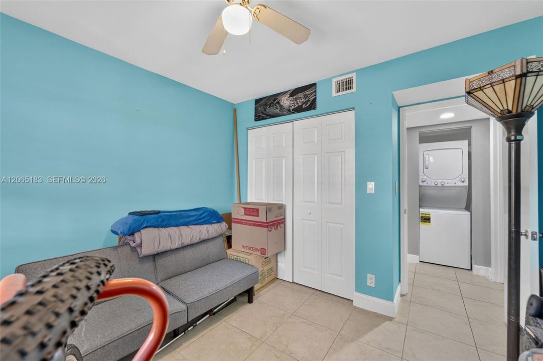 For Sale: $215,000 (3 beds, 2 baths, 1160 Square Feet)
