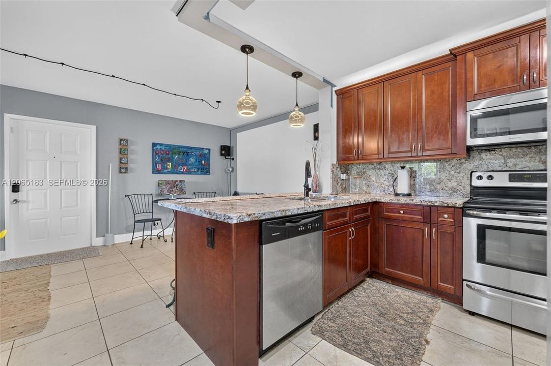 For Sale: $215,000 (3 beds, 2 baths, 1160 Square Feet)