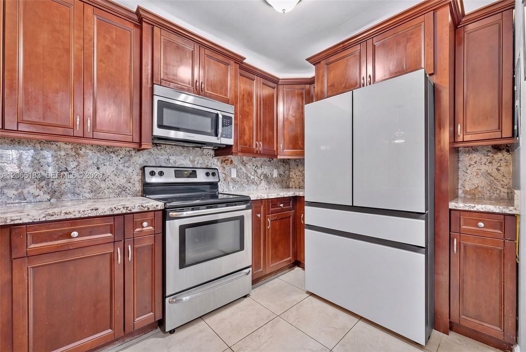 For Sale: $215,000 (3 beds, 2 baths, 1160 Square Feet)