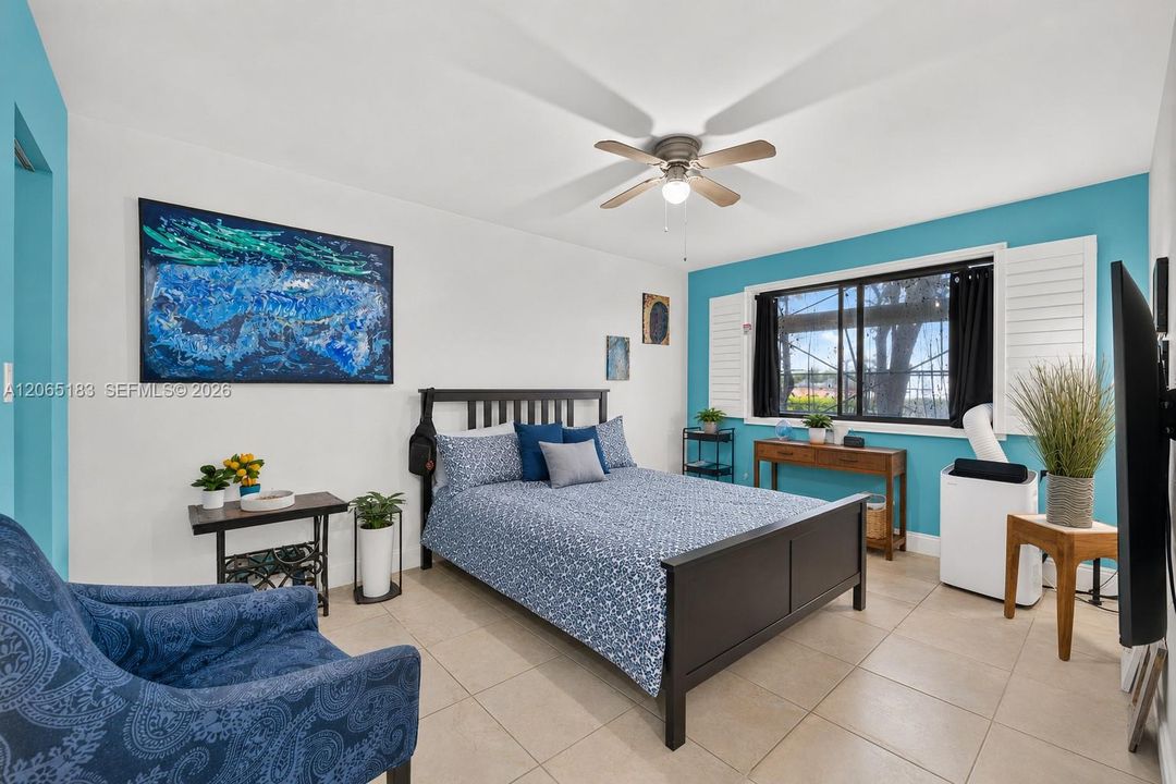 For Sale: $215,000 (3 beds, 2 baths, 1160 Square Feet)
