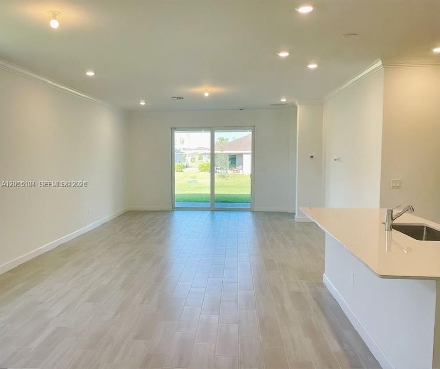 В аренду: $3,500 (3 спален, 2 ванн, 1749 Квадратных фут)