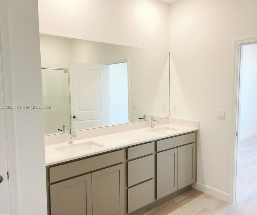 В аренду: $3,500 (3 спален, 2 ванн, 1749 Квадратных фут)
