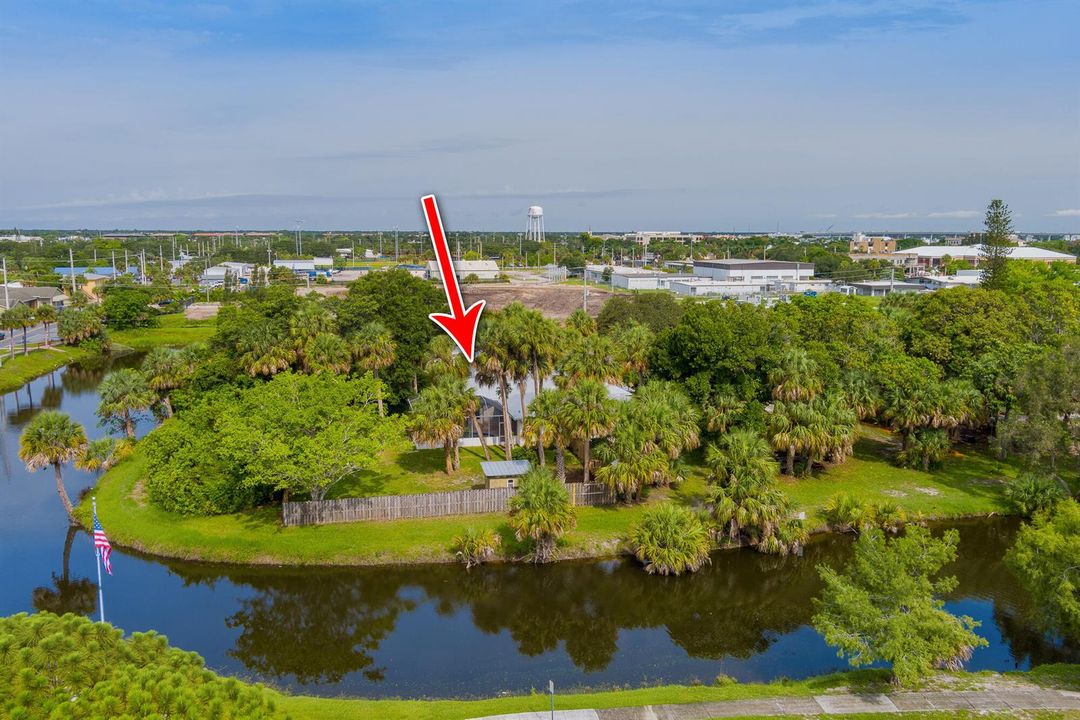 612 SE 6th St, Stuart, FL 34994-5 Arrow