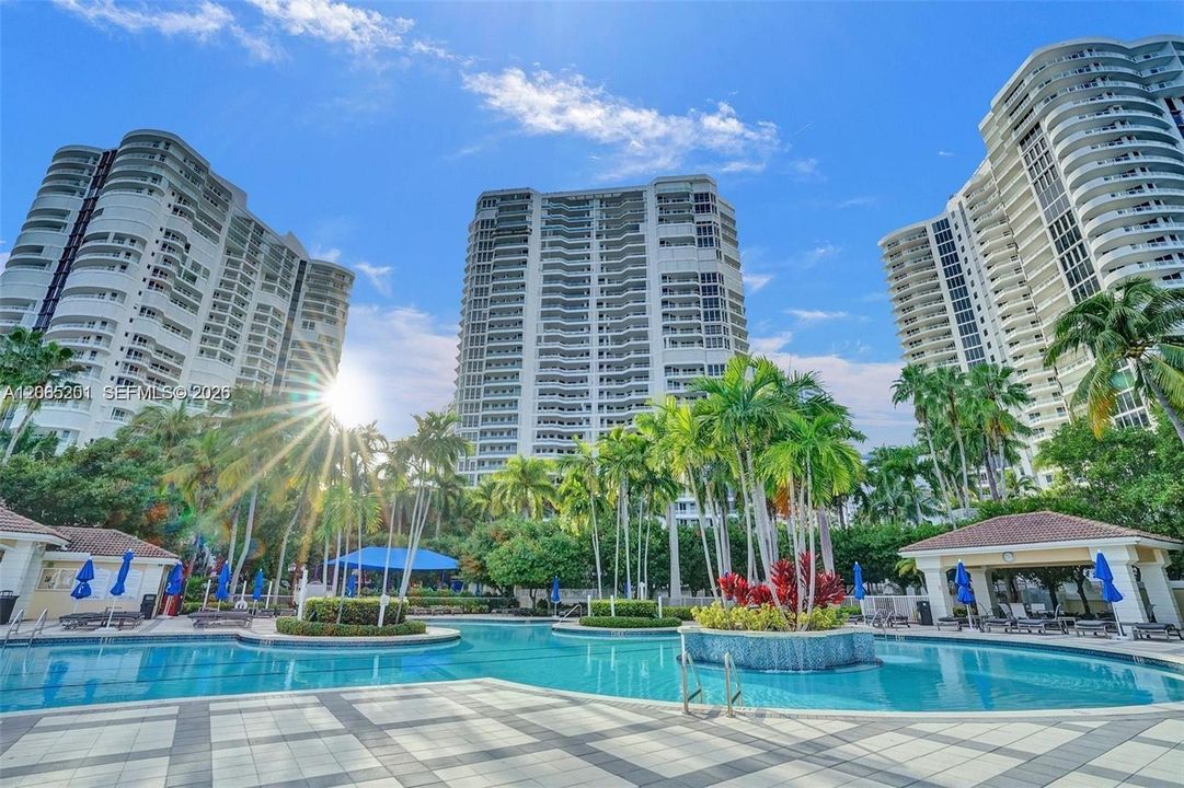 Active With Contract: $795,000 (2 beds, 2 baths, 2190 Square Feet)
