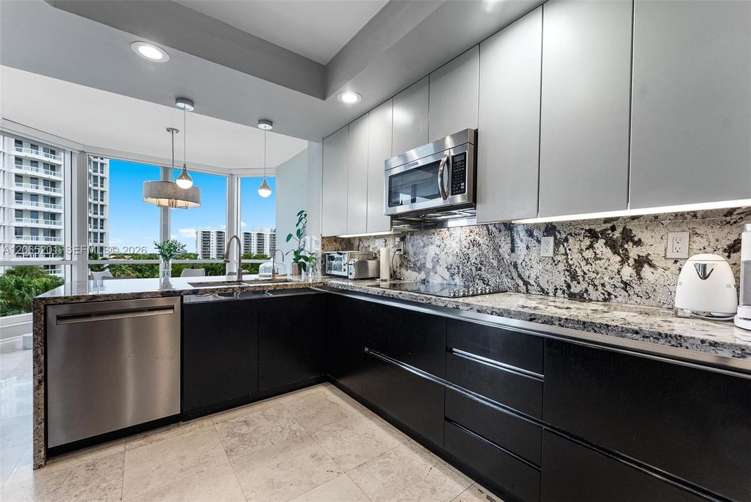 Active With Contract: $795,000 (2 beds, 2 baths, 2190 Square Feet)