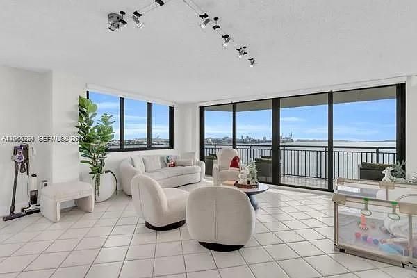 For Rent: $5,500 (2 beds, 2 baths, 1200 Square Feet)