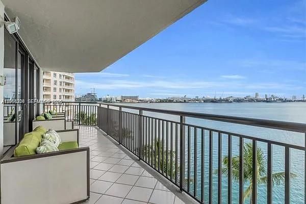 For Rent: $5,500 (2 beds, 2 baths, 1200 Square Feet)