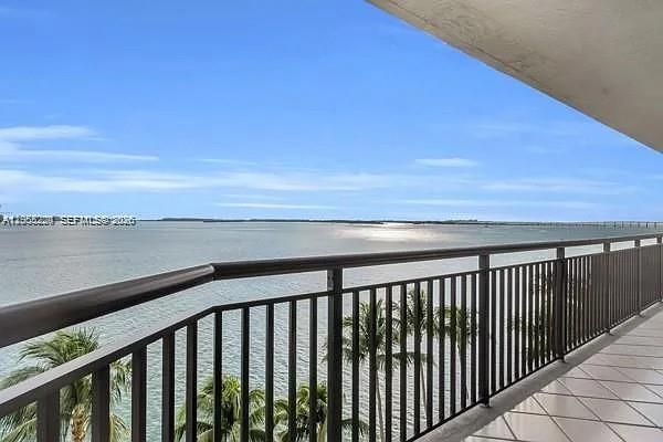 For Rent: $5,500 (2 beds, 2 baths, 1200 Square Feet)