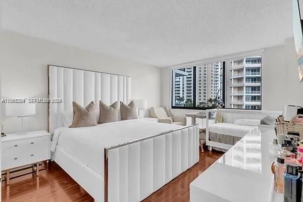 For Rent: $5,500 (2 beds, 2 baths, 1200 Square Feet)