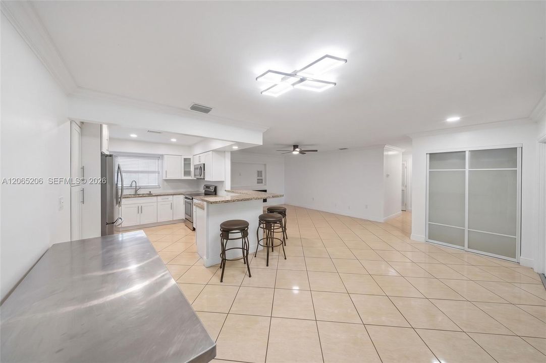 En Venta: $750,000 (6 camas, 3 baños, 1845 Pies cuadrados)