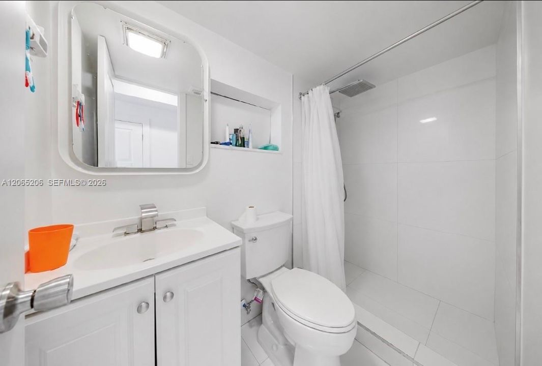 En Venta: $750,000 (6 camas, 3 baños, 1845 Pies cuadrados)