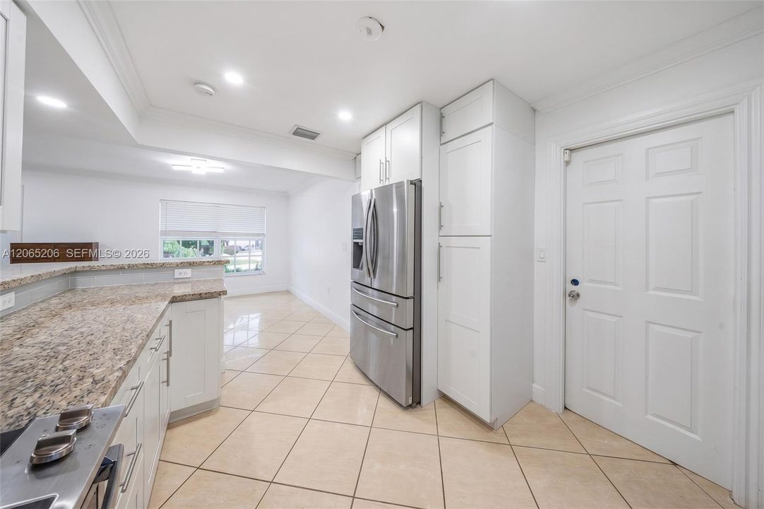 En Venta: $750,000 (6 camas, 3 baños, 1845 Pies cuadrados)