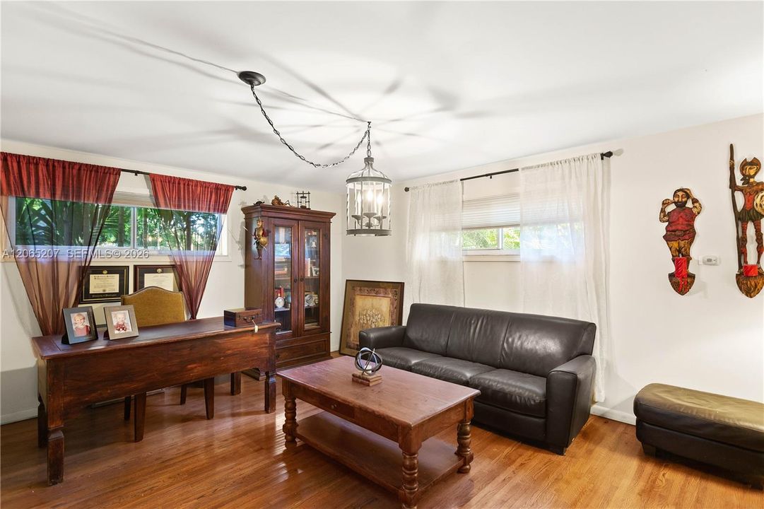 For Sale: $1,998,000 (3 beds, 2 baths, 2019 Square Feet)