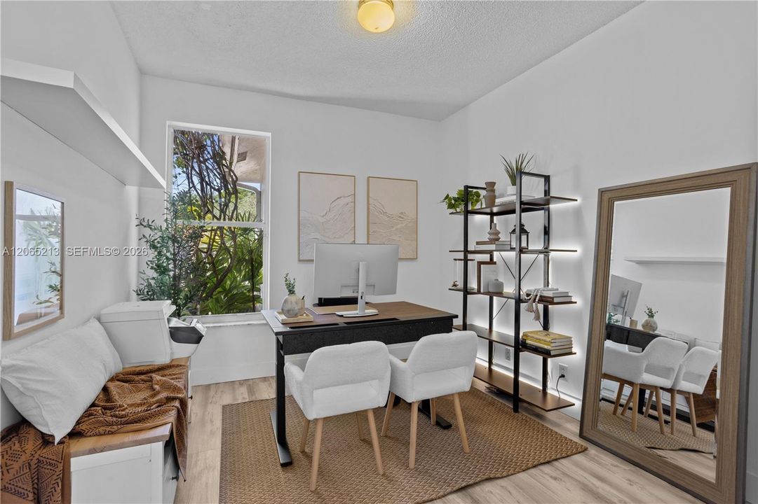En Venta: $1,350,000 (5 camas, 3 baños, 2725 Pies cuadrados)