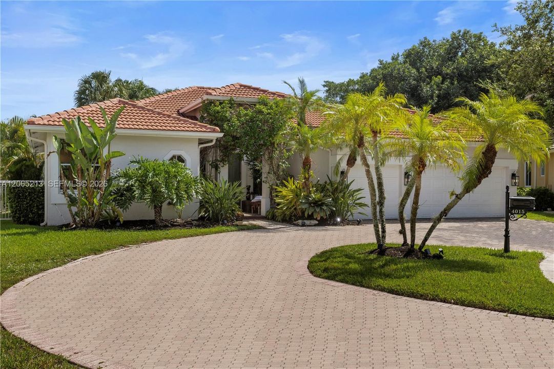 En Venta: $1,350,000 (5 camas, 3 baños, 2725 Pies cuadrados)