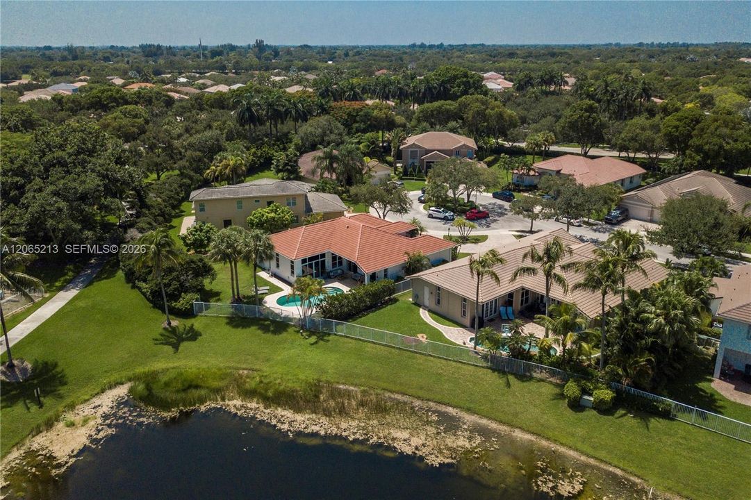 En Venta: $1,350,000 (5 camas, 3 baños, 2725 Pies cuadrados)