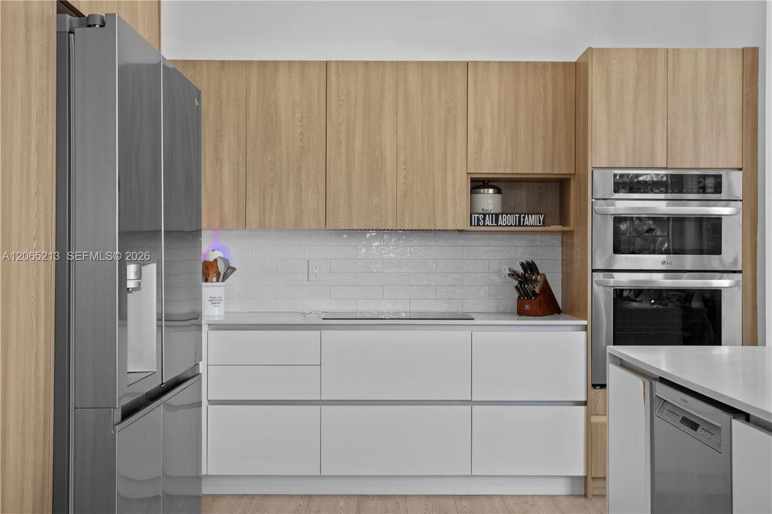 En Venta: $1,350,000 (5 camas, 3 baños, 2725 Pies cuadrados)