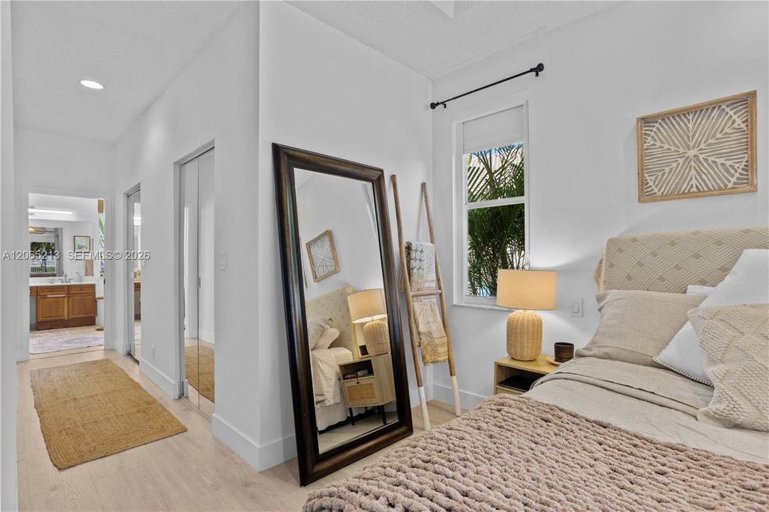 En Venta: $1,350,000 (5 camas, 3 baños, 2725 Pies cuadrados)