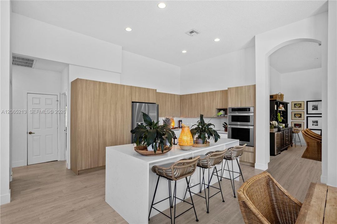 En Venta: $1,350,000 (5 camas, 3 baños, 2725 Pies cuadrados)