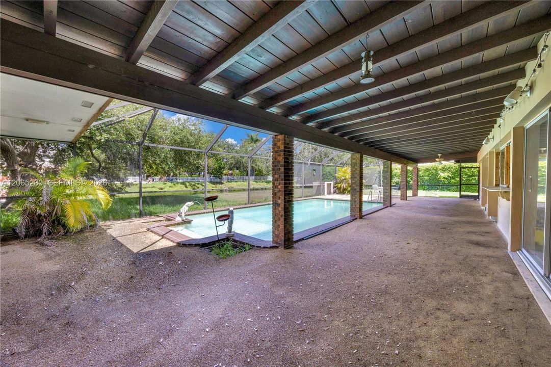 For Sale: $1,670,000 (4 beds, 2 baths, 2569 Square Feet)