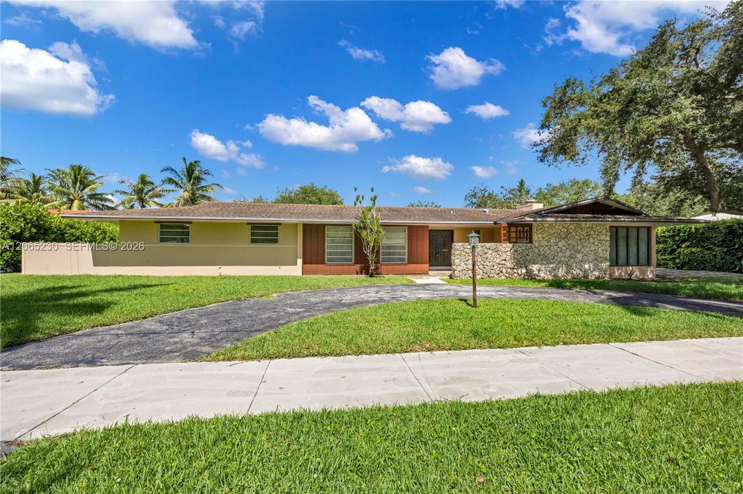 For Sale: $1,670,000 (4 beds, 2 baths, 2569 Square Feet)