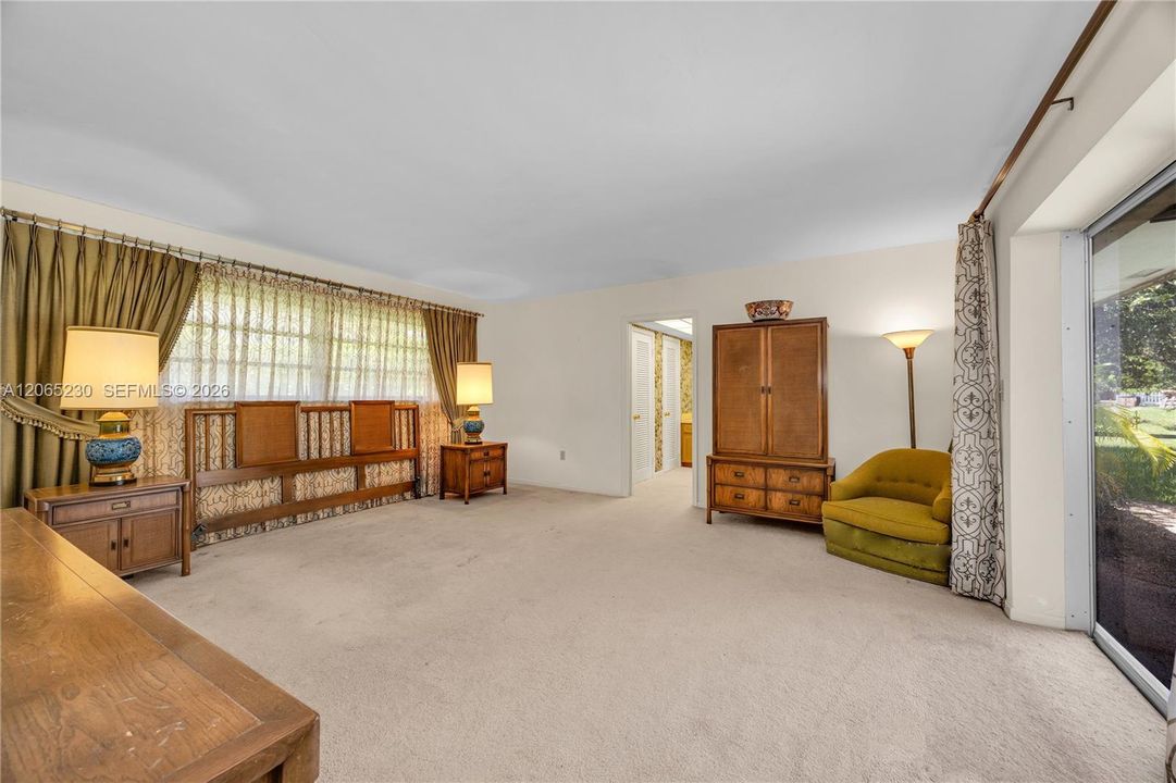 For Sale: $1,670,000 (4 beds, 2 baths, 2569 Square Feet)