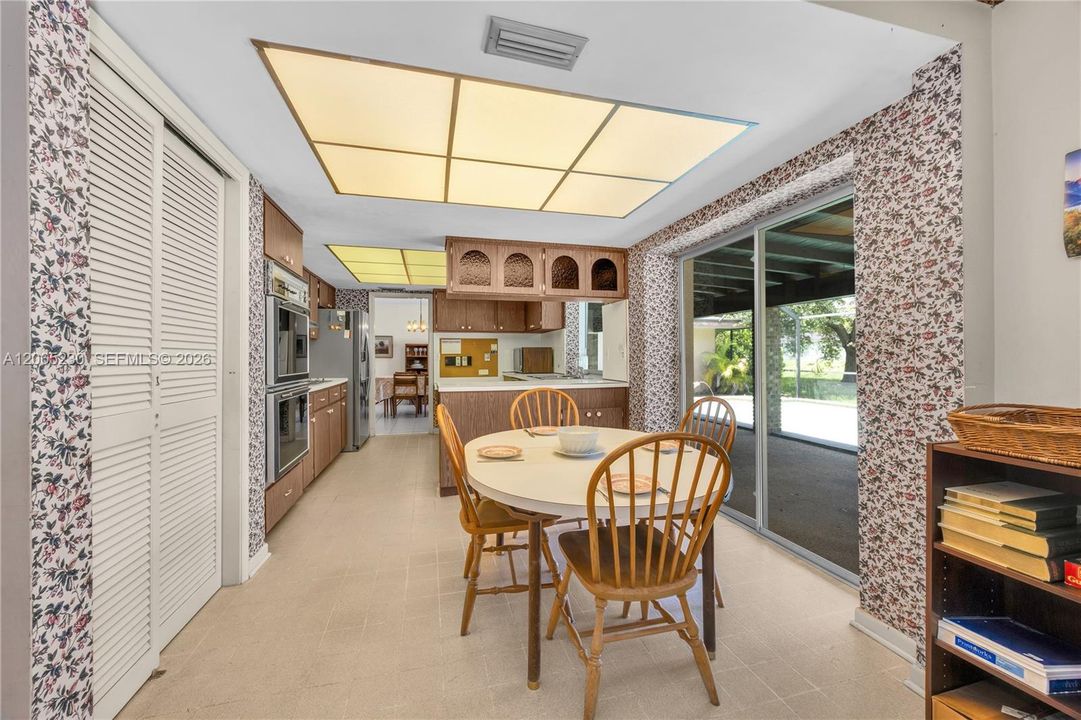 For Sale: $1,670,000 (4 beds, 2 baths, 2569 Square Feet)