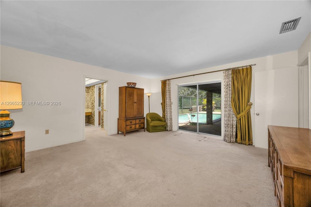For Sale: $1,670,000 (4 beds, 2 baths, 2569 Square Feet)