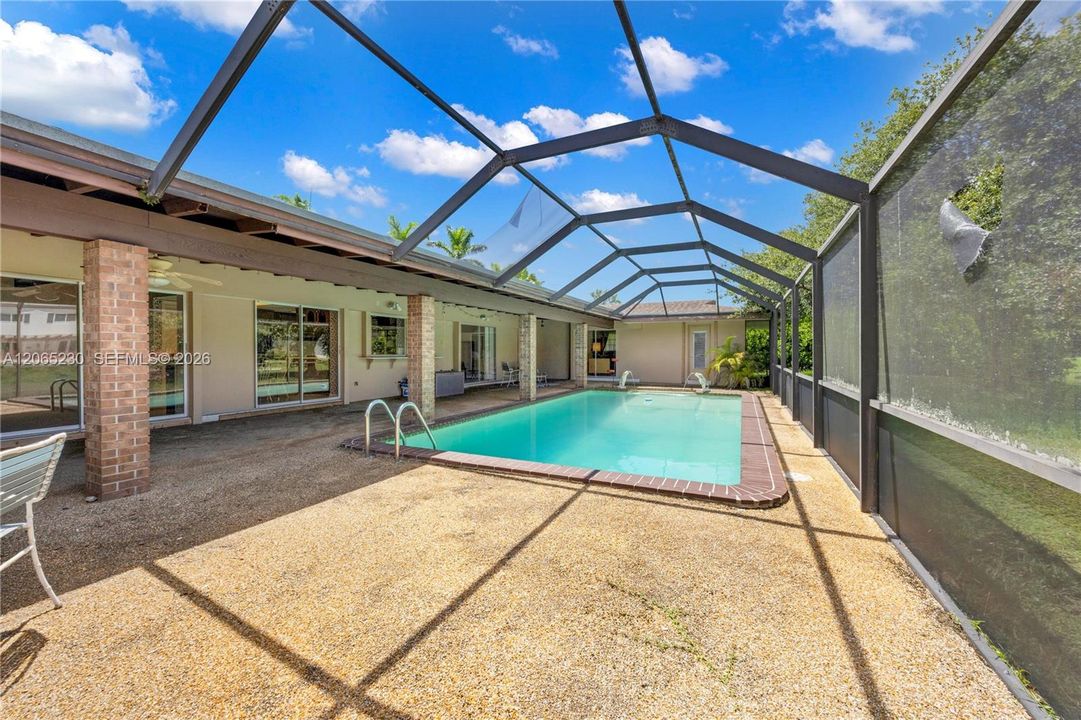 For Sale: $1,670,000 (4 beds, 2 baths, 2569 Square Feet)