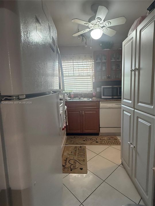 For Sale: $99,000 (2 beds, 2 baths, 850 Square Feet)