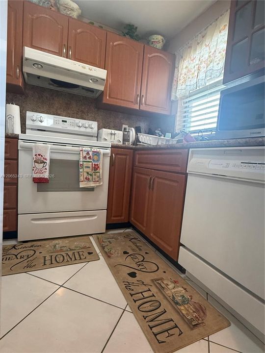 For Sale: $99,000 (2 beds, 2 baths, 850 Square Feet)