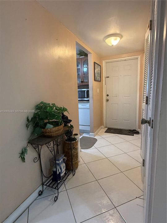 For Sale: $99,000 (2 beds, 2 baths, 850 Square Feet)