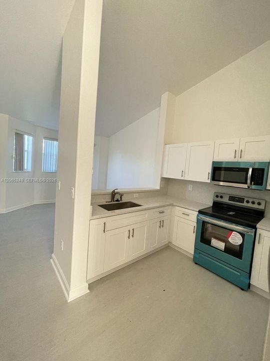 For Sale: $230,000 (3 beds, 2 baths, 1166 Square Feet)