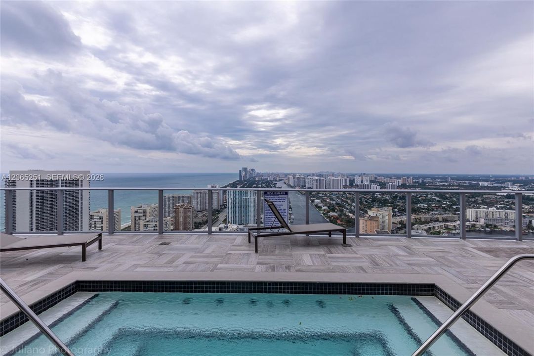 На продажу: $679,000 (2 спален, 2 ванн, 1054 Квадратных фут)