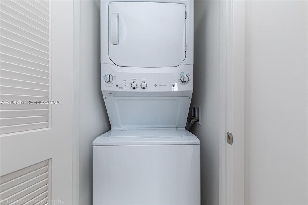 На продажу: $679,000 (2 спален, 2 ванн, 1054 Квадратных фут)