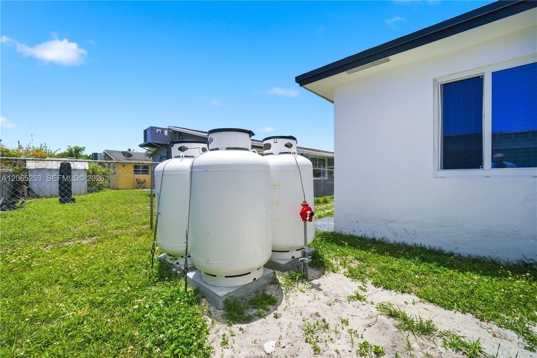 For Sale: $699,999 (0 beds, 0 baths, 1926 Square Feet)