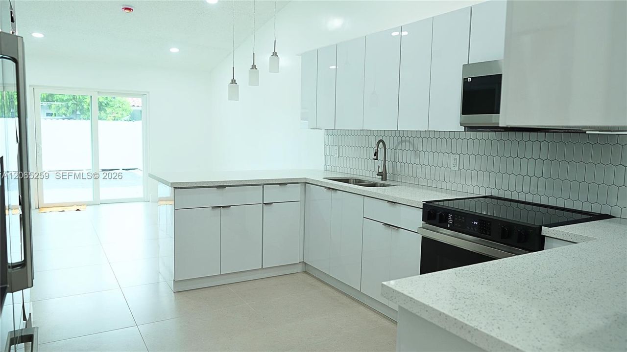 Activo con contrato: $3,450 (3 camas, 2 baños, 1274 Pies cuadrados)