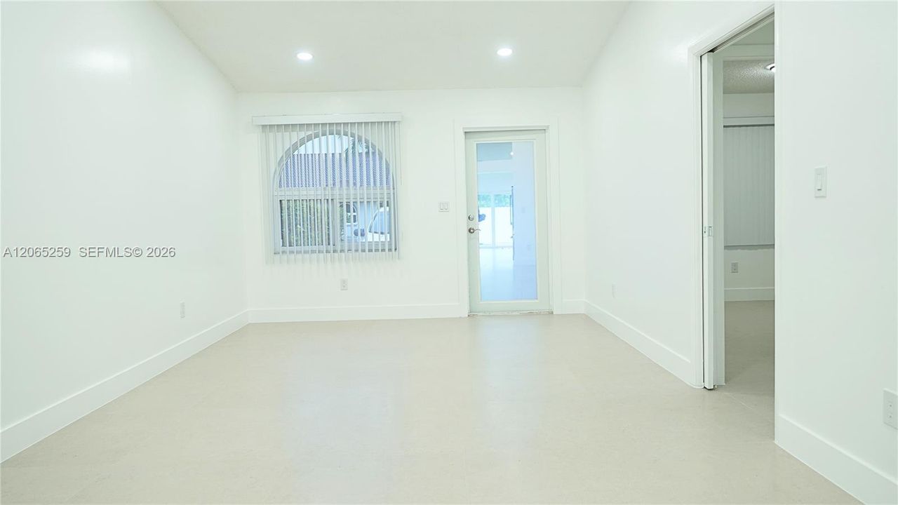 Activo con contrato: $3,450 (3 camas, 2 baños, 1274 Pies cuadrados)