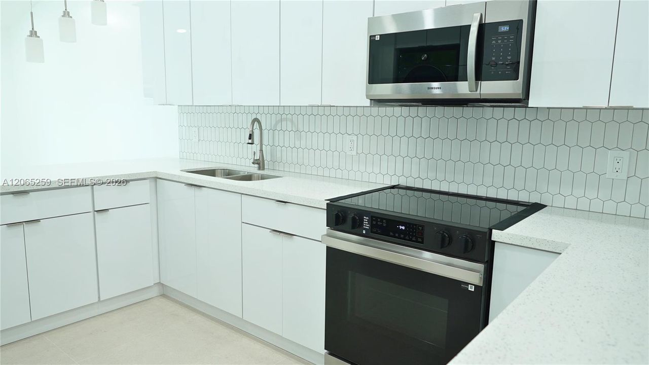 Activo con contrato: $3,450 (3 camas, 2 baños, 1274 Pies cuadrados)