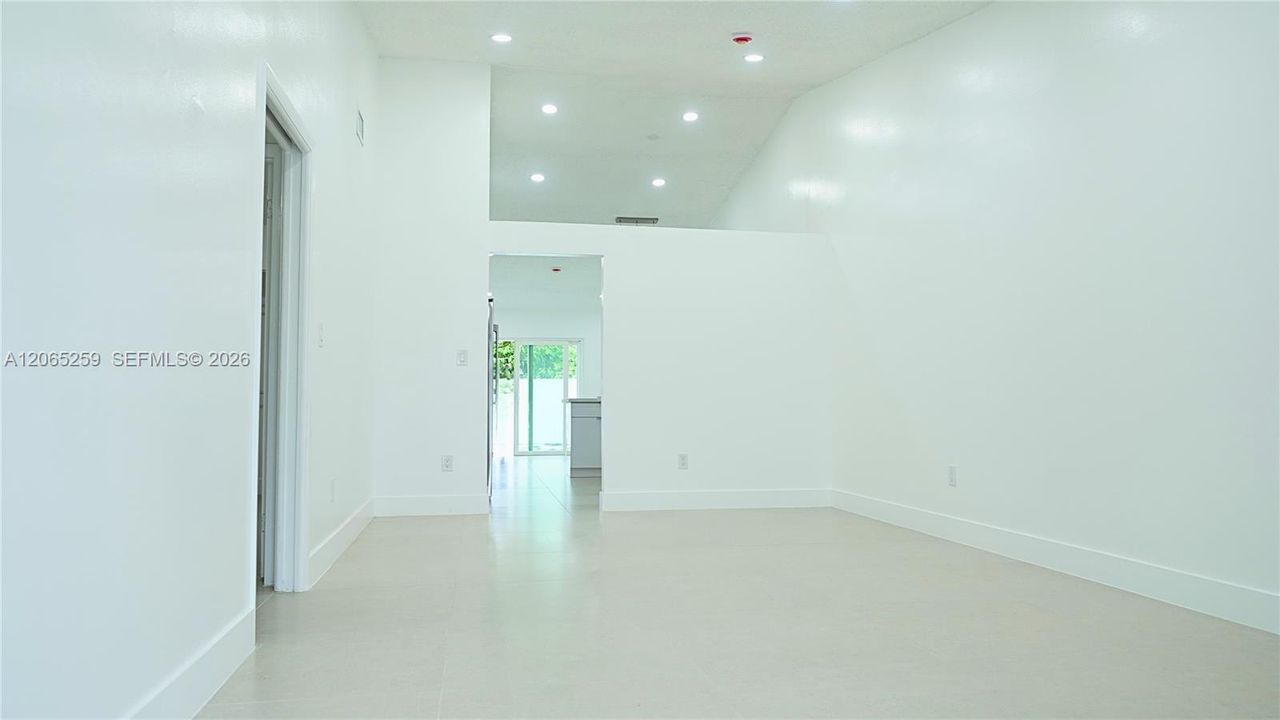 Activo con contrato: $3,450 (3 camas, 2 baños, 1274 Pies cuadrados)